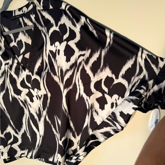 Like new WHBM black & white satin like blouse. Size L - Picture 3 of 4